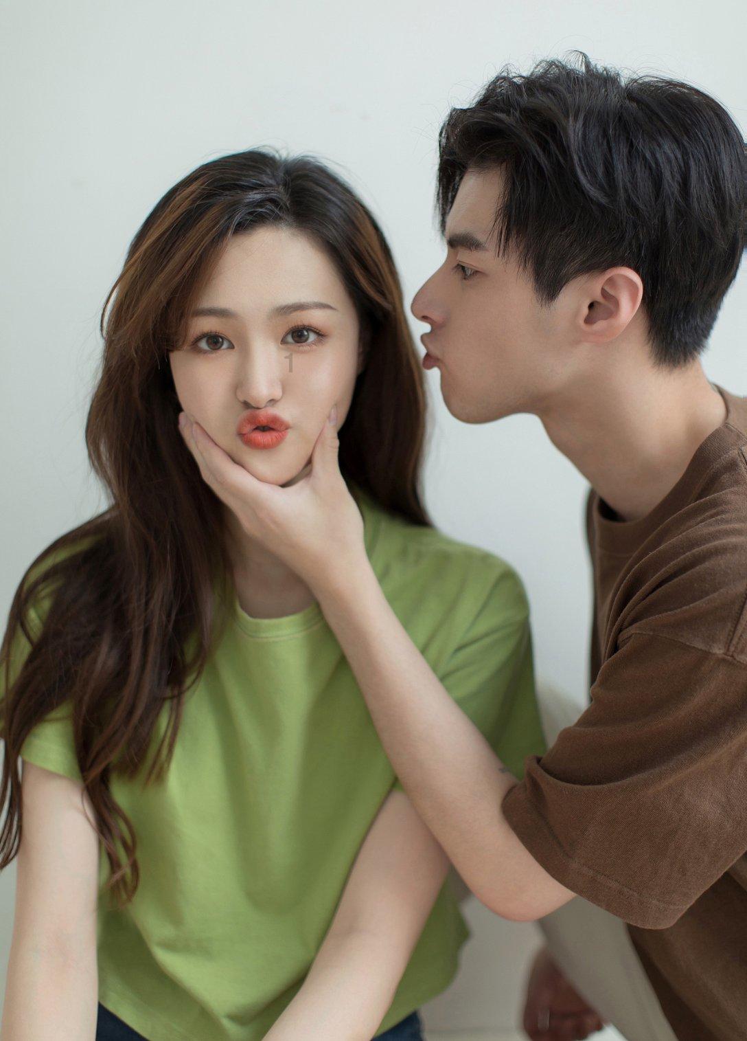 四川4个女儿瞒着父亲赶来为父庆生，父亲非常激动，陪伴是否为最大的孝顺？游戏画面